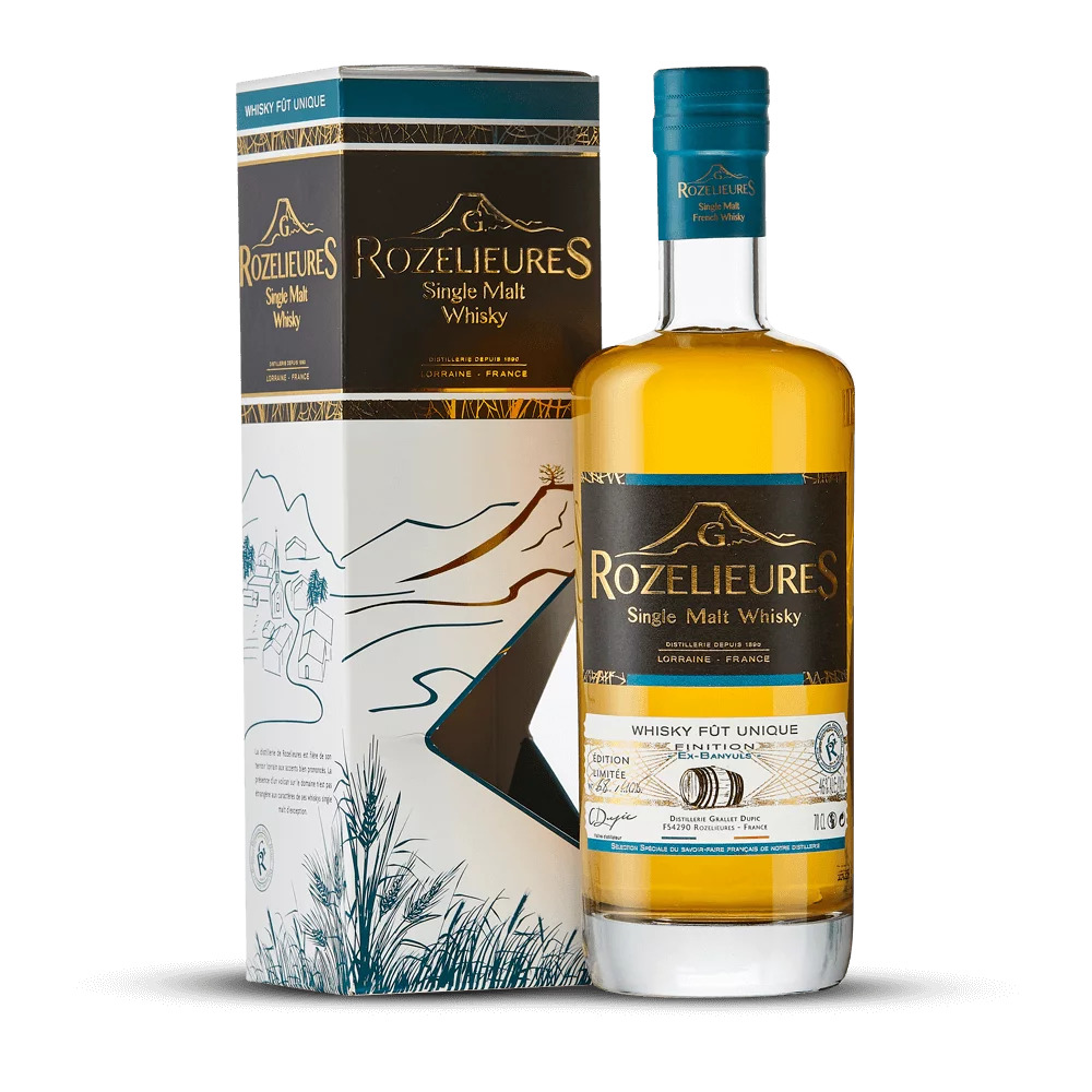 Rozelieures fût de Banyuls Bouteille de whisky Rozelieures Single Malt Whisky à côté de son emballage illustré, édition spéciale Banyuls.