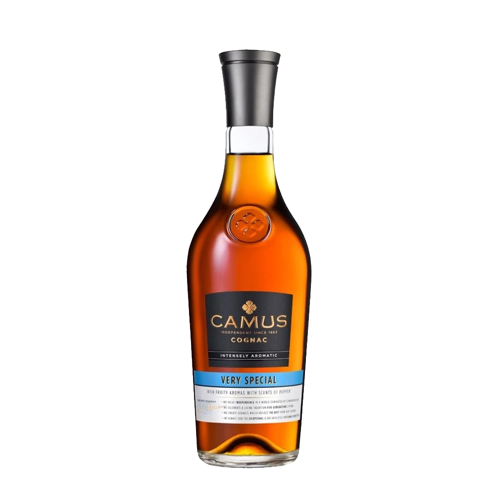 Camus VS Intensely aromatic-Cognac-70Cl Camus VS Intensely Aromatic Cognac bouteille lumineuse et élégante, étiquette « Very Special » bleue au bas.