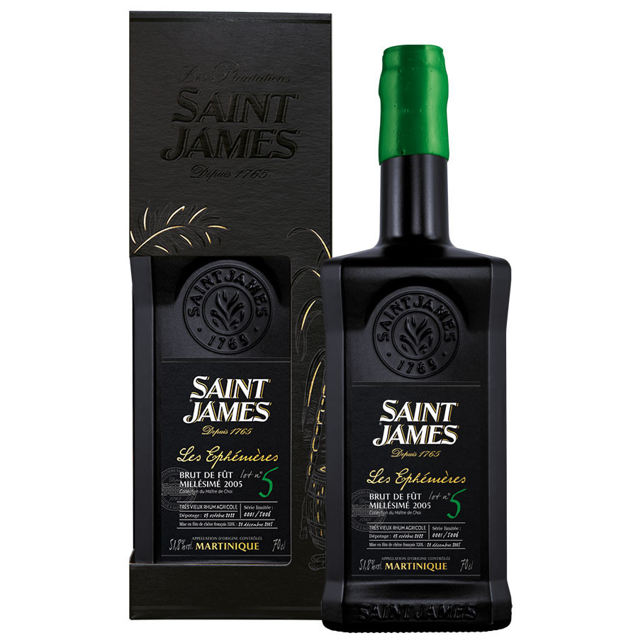 saint-james-ephemere-n5-2005 Bouteille Saint James Les Éphémères 5 Spirit Bacchus, présente dans son étui noir élégant avec étiquettes dorées et logo Saint James.