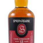 Whisky Springbank 12 ans, cask strength 56,2% 70 cl, étiquette noire rouge et logo S, bouteille translucide couleur ambre.