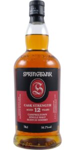 Whisky Springbank 12 ans, cask strength 56,2% 70 cl, étiquette noire rouge et logo S, bouteille translucide couleur ambre.