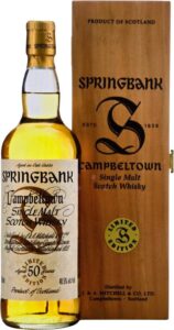 Whisky Springbank 50 ans 70cl dans une boîte en bois, édition limitée Campbeltown, bouteille dorée avec étiquette détaillée.