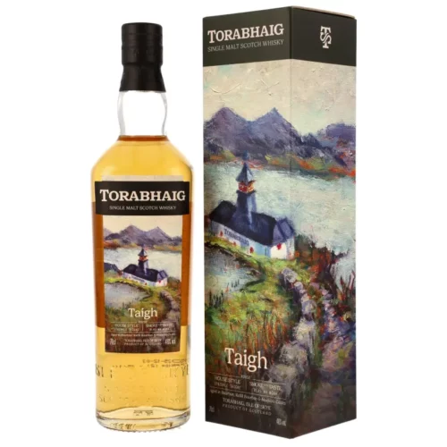Bouteille de Torabhaig Taigh - Spirit Bacchus avec son emballage boîte illustrée de paysages des Highlands.