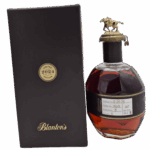 Bouteille de bourbon Blanton’s Single Barrel 70 cl avec bouchon à cheval, présentée près d’un étui noir édition limitée 2024.
