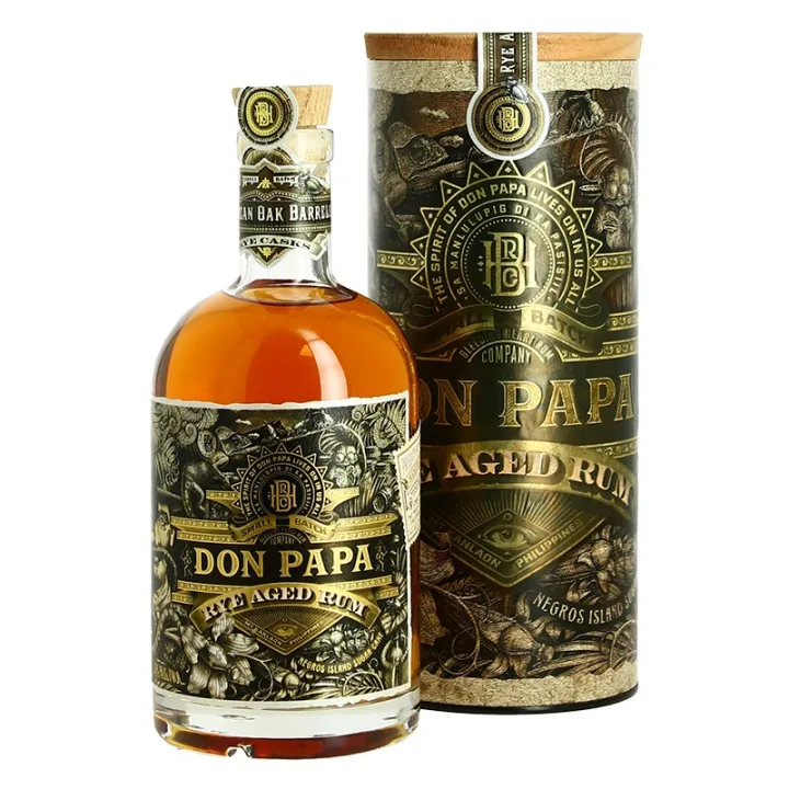 don-papa-rye-cask Don Papa Rye Aged Rum 70cl dans sa bouteille ronde, étiquette noire et dorée ornée, boîte décorative assortie.