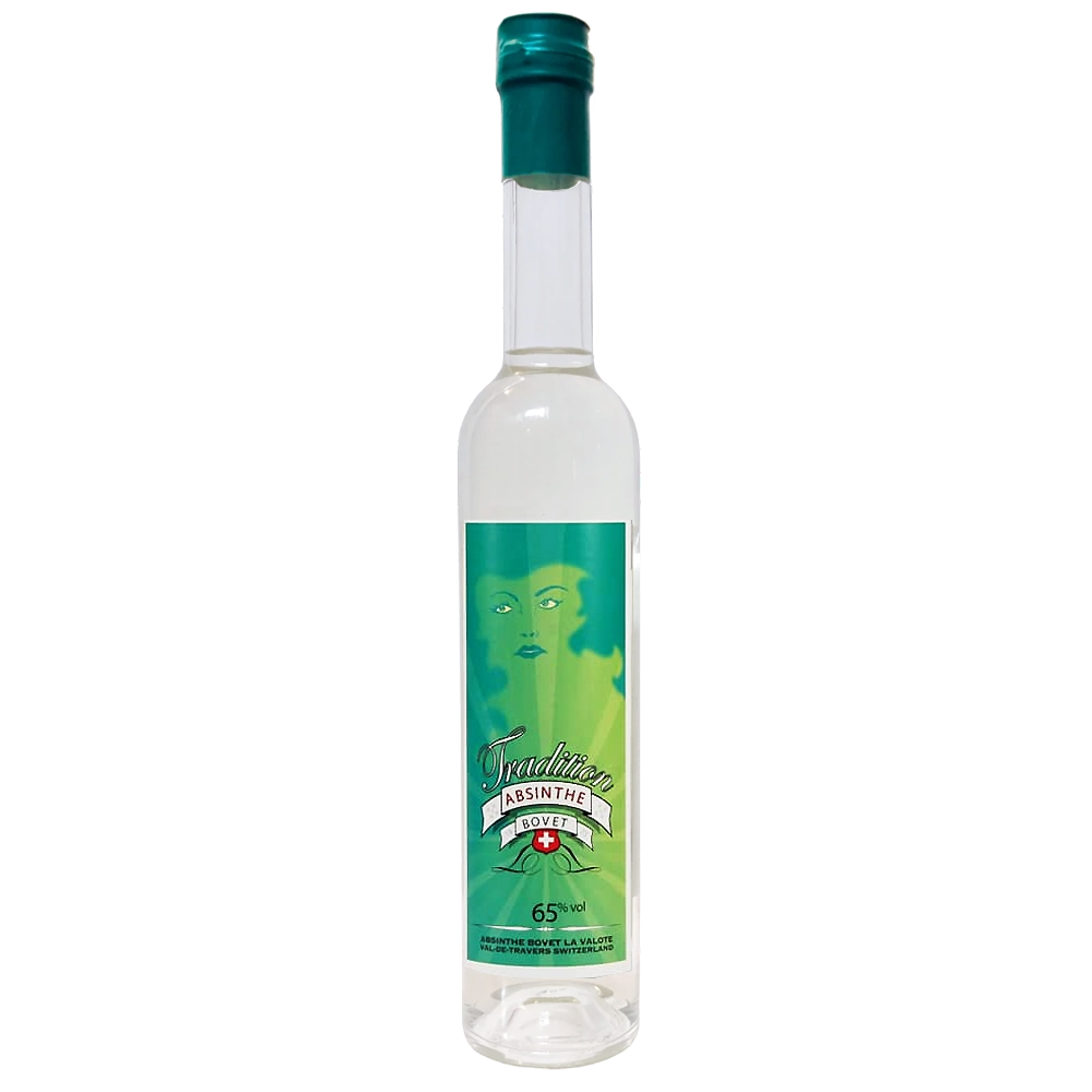 Bouteille d’absinthe blanche avec étiquette verte et bouchon vert sur fond transparent.