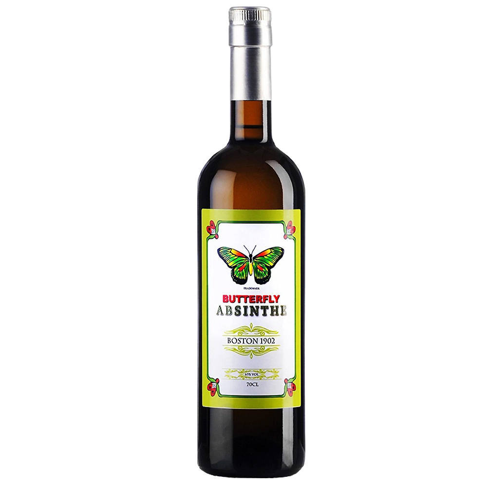 Bouteille d’absinthe sombre avec étiquette verte et papillon coloré.