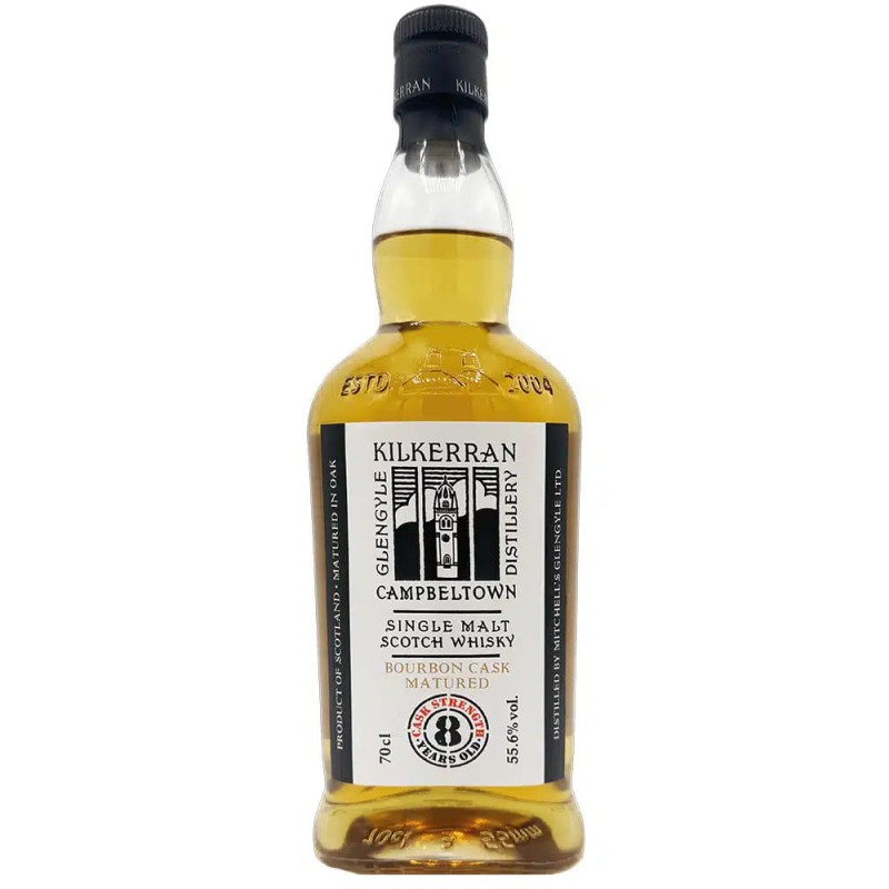 Petite bouteille d’absinthe étiquetée Kilkerran avec whisky malté scotch et bouchon noir.